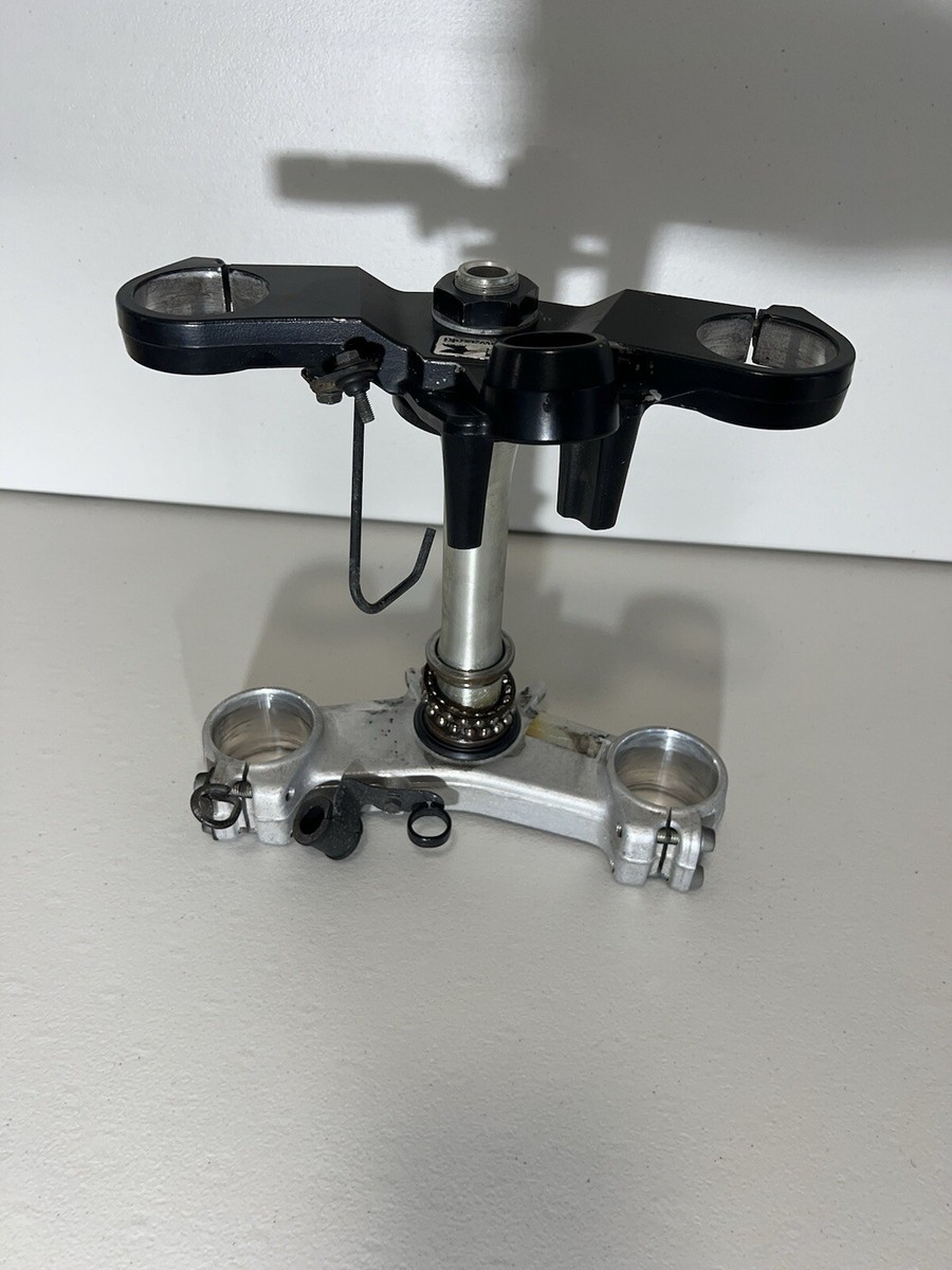 03 04 KAWASAKI NINJA ZX6R ZX636 FRONT FORKS CLAMP LOWER
