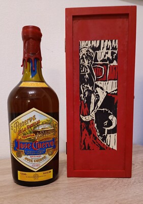 Jose Cuervo Tequila - Reserva de la Familia - Coleccion 2001 - Bottle No. 3162