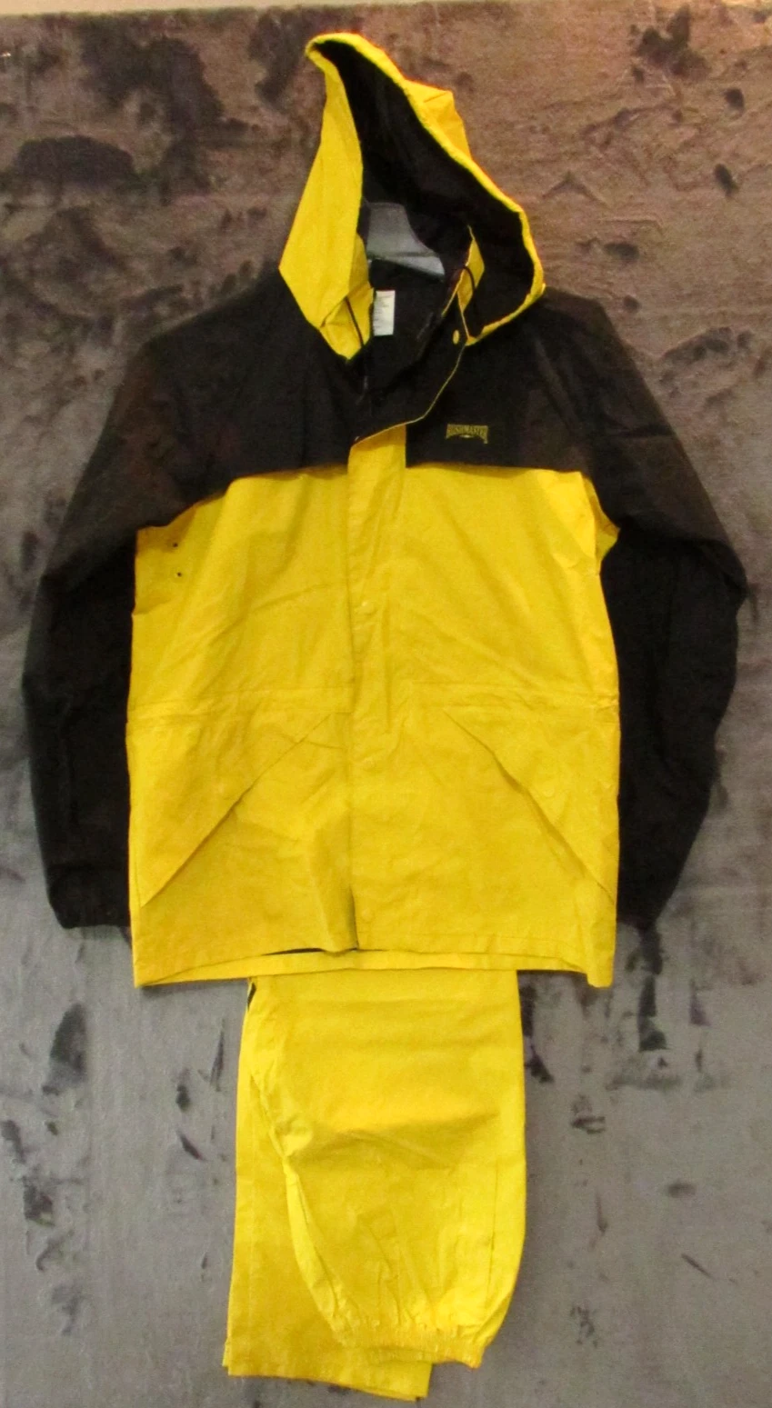 Bushmaster Rain Suit Jacket with ventilation, Pants Yellow Black s Small New