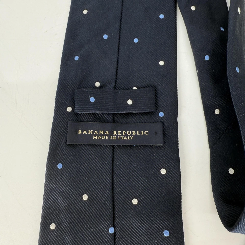 Corbata de seda Banana Republic para hombre talla única azul marino a lunares hecha en Italia Foto 3 de 4