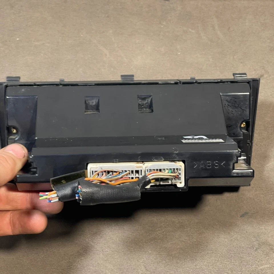 01-05 Interruptor de emergencia del panel de control de clima de calefacción de CA Lexus Is300 OEM Foto 4 de 4