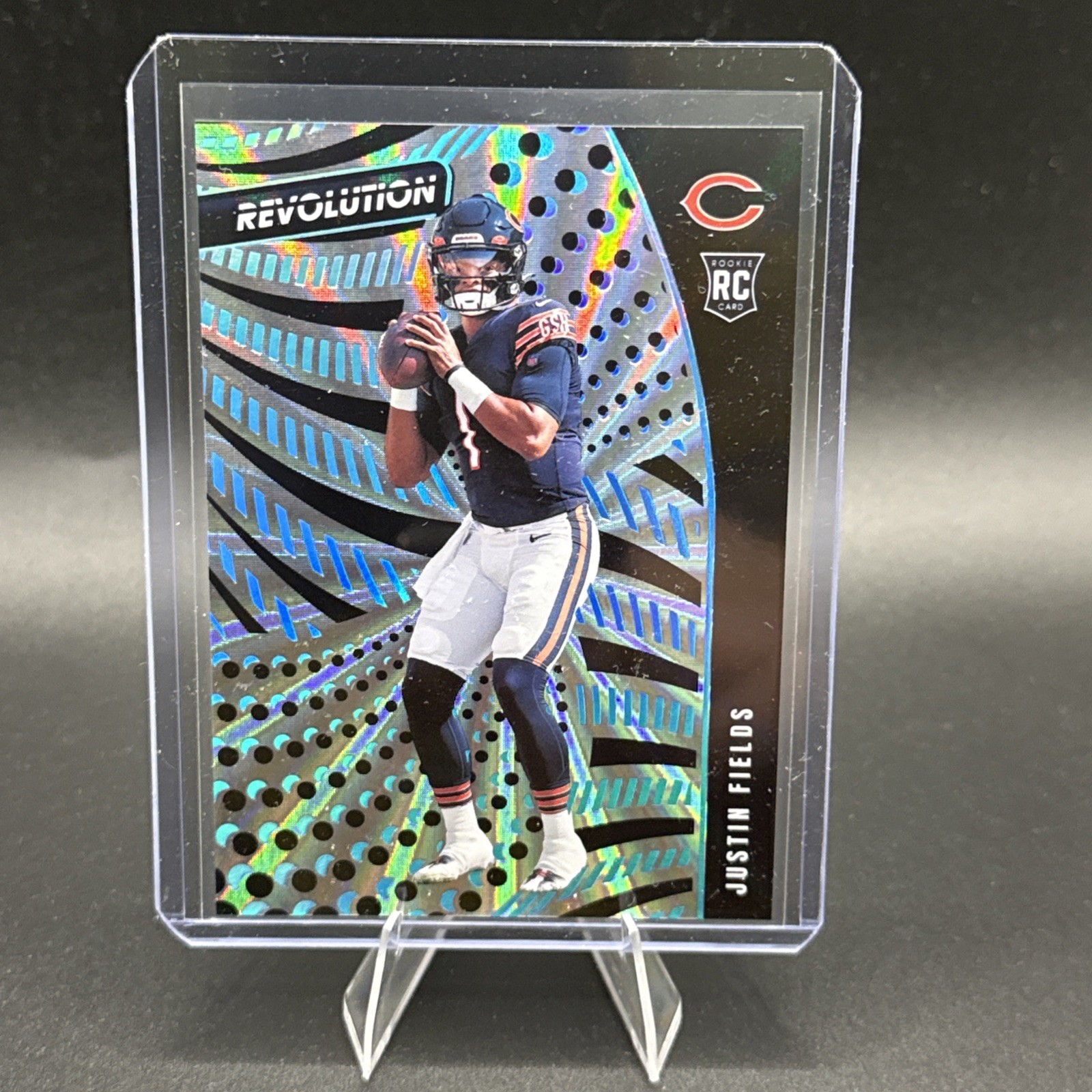 2021 Panini Chronicles - Revolution Justin Fields #REV-4 Sunburst /75 (RC)