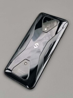 Xiaomi Black Shark 3 - Unlocked 5G 12+128GB Dual-SIM Snapdragon 865 Gaming phone