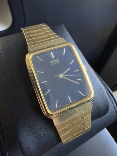 Vintage Seiko Watch Black Dial Gold Steel Quartz Square 25mm  8Y21-0160