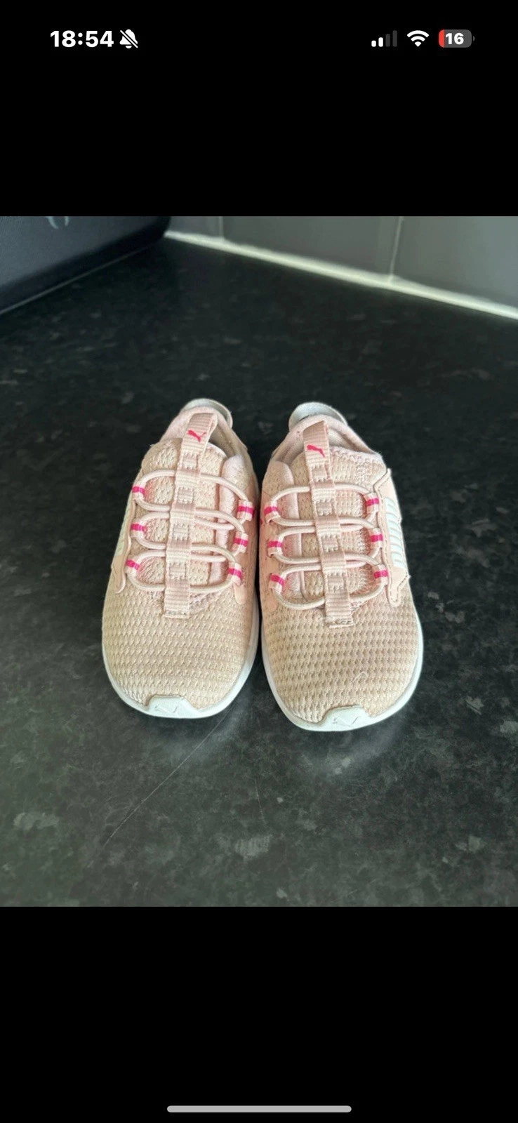 Scarpe da ginnastica Puma taglia 5 bambino