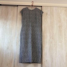 Valentino Sleeveless Knee-Length Dress 44 Un High-End Elegance