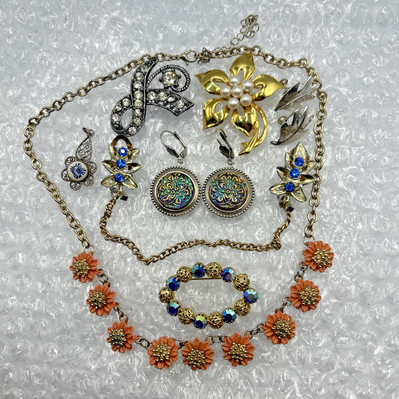 Vintage Jewelry Lot of 8 Unsigned Pieces Earrings Necklace Brooches Sweater Clip