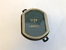 VINTAGE STEWART WARNER SPEEDOMETER,  GOOD CONDITION D-63333, 90 MPH