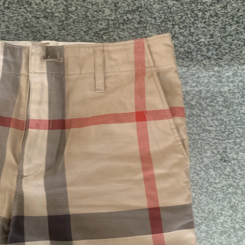 Calça shorts Burberry London 100% algodão infantil 10 - nova xadrez bege - Imagem 3 de 4