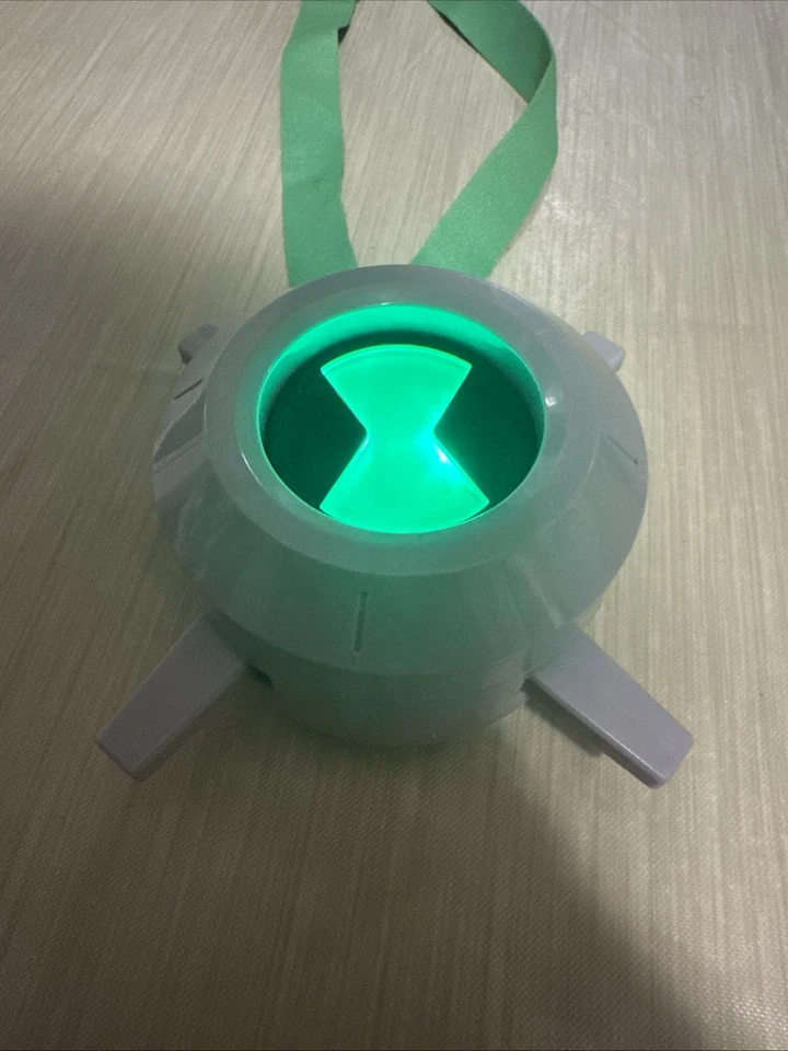Insignia de pecho Ben 10 Bandai 2011 Omnitrix Ultimate Alien funcionando envío gratuito difícil de encontrar Foto 2 de 4