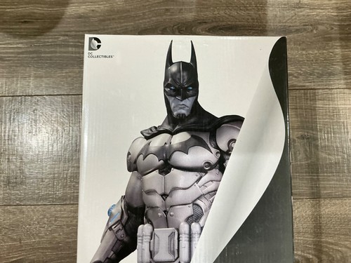 DC Arkham Asylum Armored Batman Limited Color Statue NEW SEALED - Picture 3 of 15
