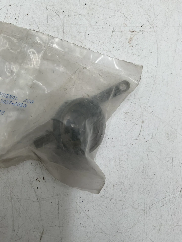 Amphenol 97-3057-1012 Cable Clamp - Image 3 of 4