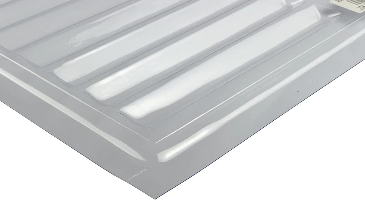 Aquarium clearance condensation tray