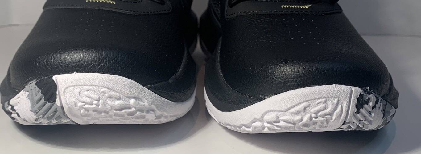 Men's Size 11.5 Under Armour Black Basketball Sneakers UA Lockdown 6 3025616-003