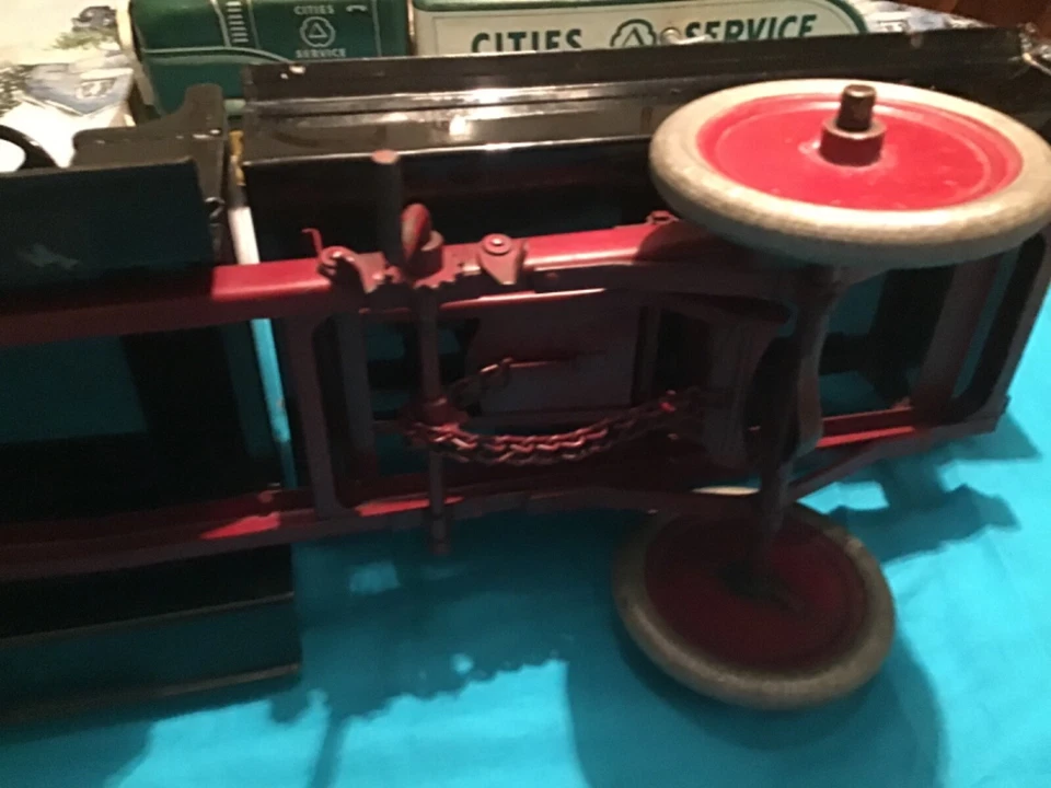 BUDDY L PRESSED STEEL CHAIN LIFT DUMP TRUCK 24” - Image 2 of 4