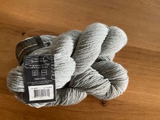 Cascade Yarns 220 -100 Wool 8401 Silver Grey