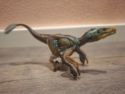 27. Gefiederte Raptor. Gut erhalten