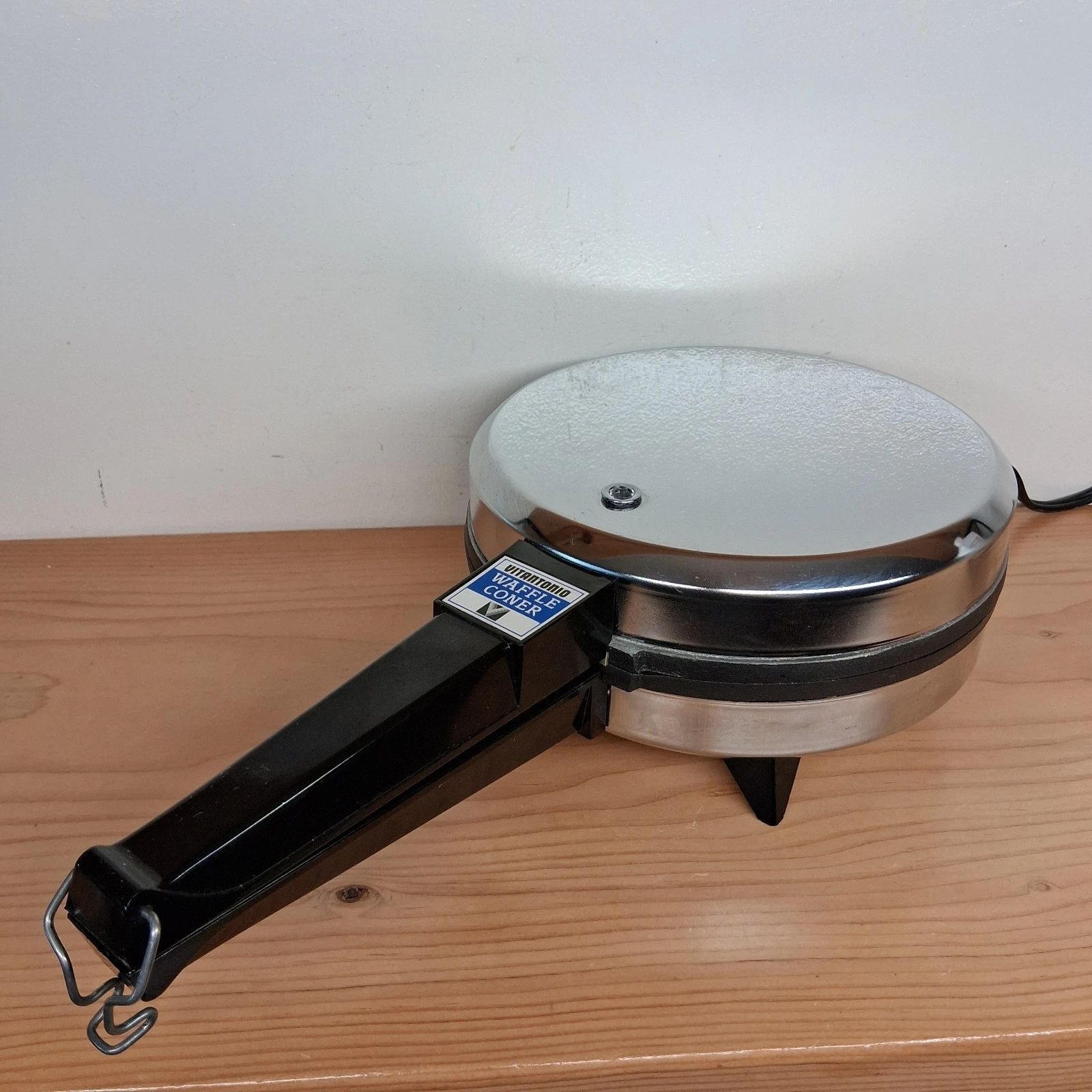 Vitantonio Waffle Coner Waffle Cone Maker Model 700 Vintage Waffle Coner