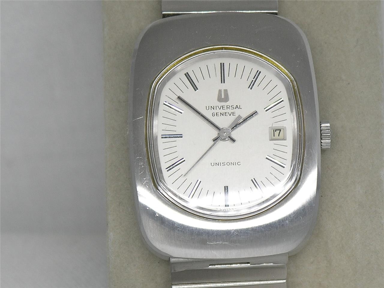 RARE VINTAGE 38MM MENS UNIVERSAL GENEVE "UNISONIC" ACCUTRON 2302 WATCH, RUNNING!