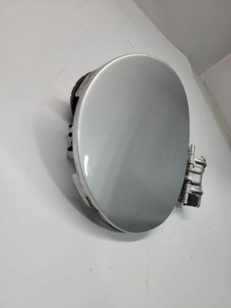 Porta de enchimento de combustível prata 2013-2015 TOYOTA RAV4 - Imagem 4 de 4