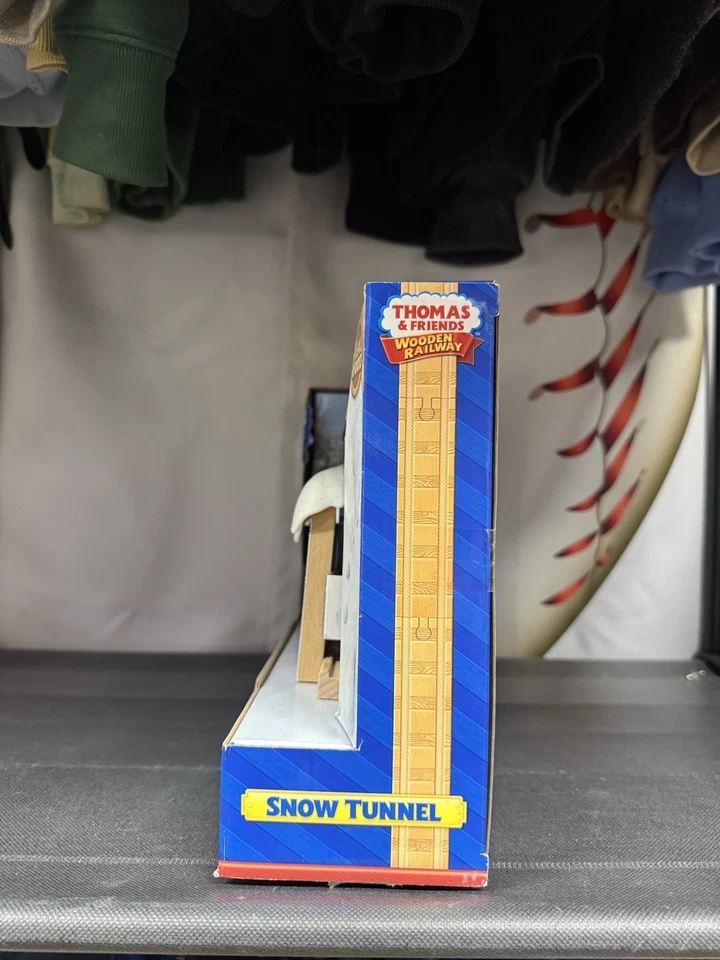 Fisher Price Thomas & Friends Wooden Railway Snowy Tunnel NEW IN BOX - Image 3 of 3