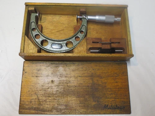Mitutoyo 3"- 4" Disc Micrometer with Standard, Wood Case & Wrench - Y115