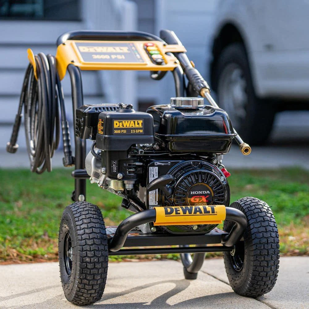 DEWALT Gas Pressure Washer Water Professional 3600 PSI 2.5 GPM