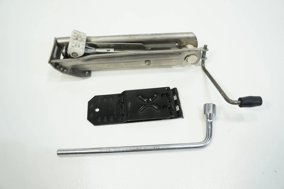 08-2014 Mercedes W204 C350 C300 kit de ferramentas de troca de pneu sobressalente chave de porca de roda - Imagem 4 de 4