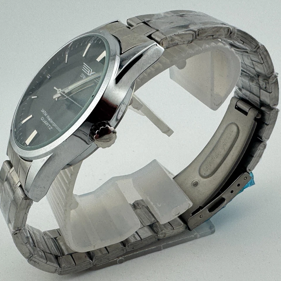 Reloj de Cuarzo SWIDU Sin Usar Hombre 30m Plateado Negro Fecha Analógico Batería Nueva 8" Foto 4 de 4