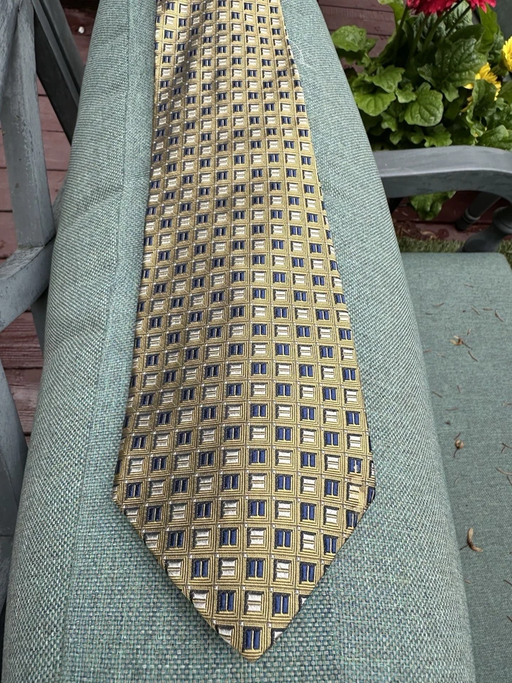 Corbata de seda IKE Behar New York dorada y azul geométrica Dapper a medida en EE. UU. COMPRA AHORA Foto 2 de 3