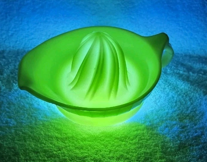 VTG MCK Green Jadite Uranium Glass Kitchen Citrus Juicer Reamer