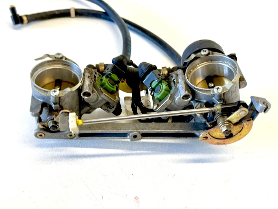 Cuerpos de acelerador originales Ducati 95-02 748 líneas de combustible inyectores y TPS Foto 4 de 4