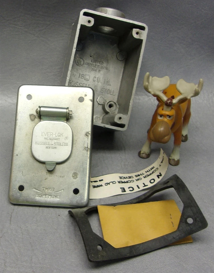 Caja receptáculo hembra a prueba de polvo R&S EVER-LOK 8753U1 20A 125V 2P3W enano Foto 3 de 4