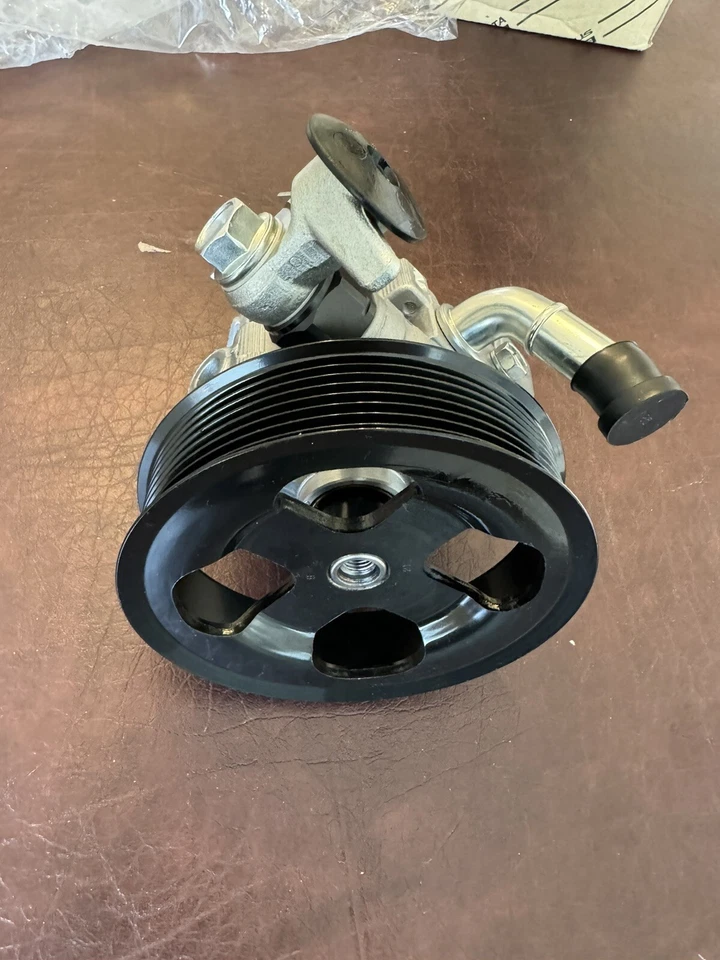 Bomba de dirección asistida genuina/OEM Lexus/Toyota 44310-60571 paleta Foto 2 de 4