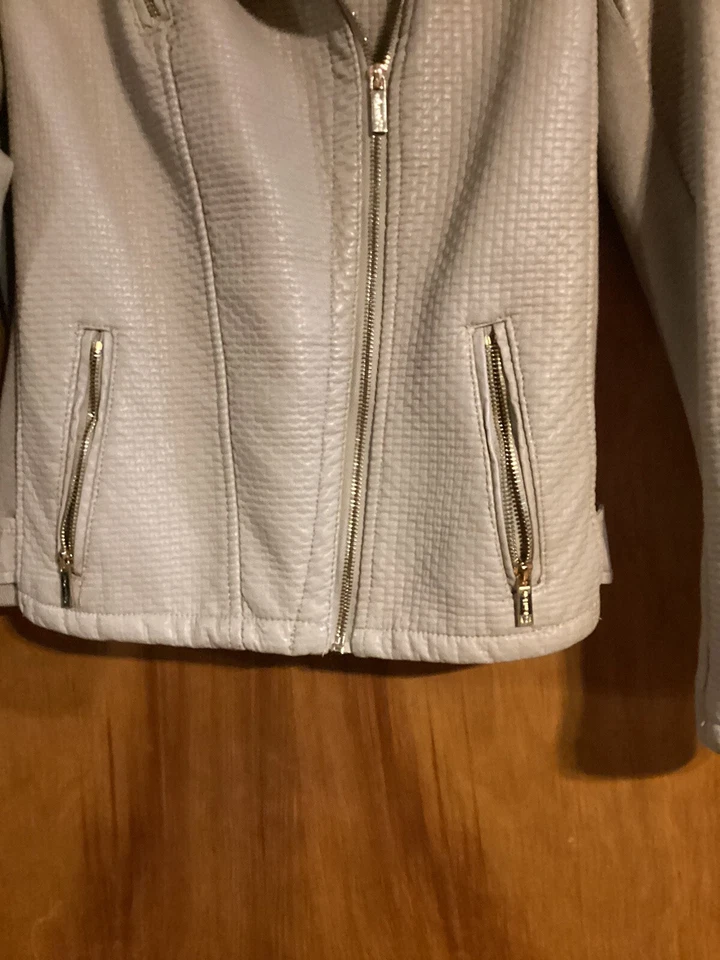 Chaqueta de moto de cuero vegano para mujer Calvin Klein beige talla M nueva sin etiquetas Foto 3 de 4