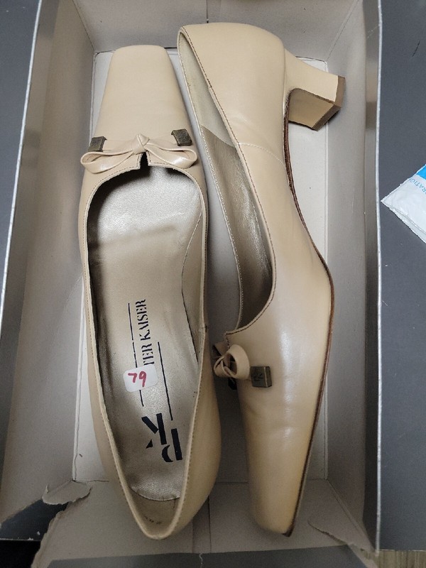 Peter Kaiser Ladies Shoes New Taupe Kitten Heels Low Pump Shoes New Size 10 1/2