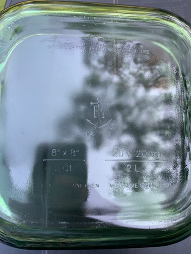 Anchor Hocking GREEN Glass 2qt 8" x 8" baking dish with handles - Picture 7 of 8