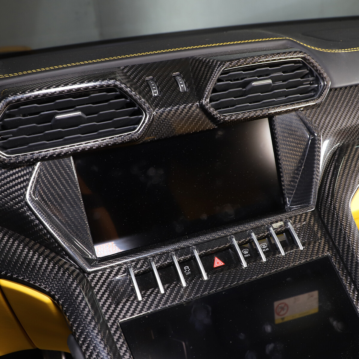 Real Carbon Fiber Central GPS Navigation Trim For Lamborghini URUS 18-23 US