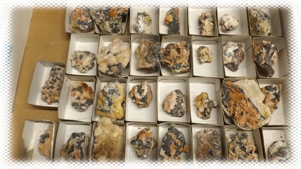 10 Piece Lot UV FLUORESCENT CERUSSITE CRYSTAL SPECIMENS w/ *GALENA *BARITE - Image 4 of 4