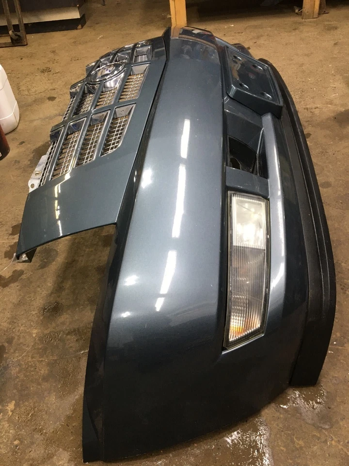 08 CADILLAC ESCALADE Front Bumper See Pics (No Shipping) - Image 2 of 4