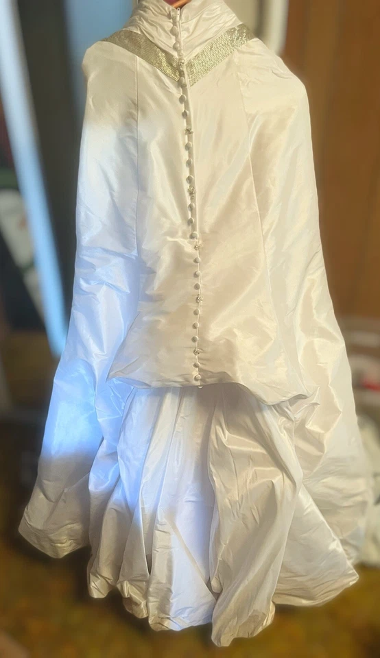 Vestido de novia y velo Allure Brides Foto 3 de 4