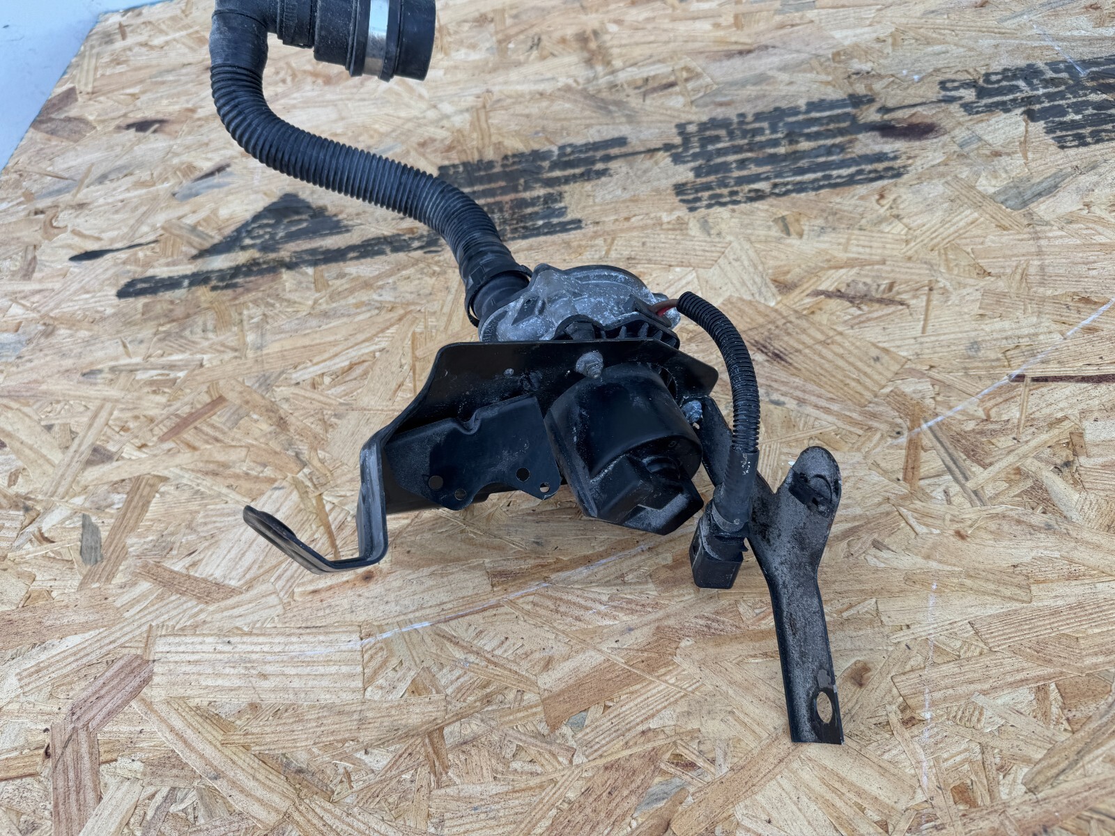 Bentley Flying Spur 2013-2018 Secondary air pump P/N 079959231