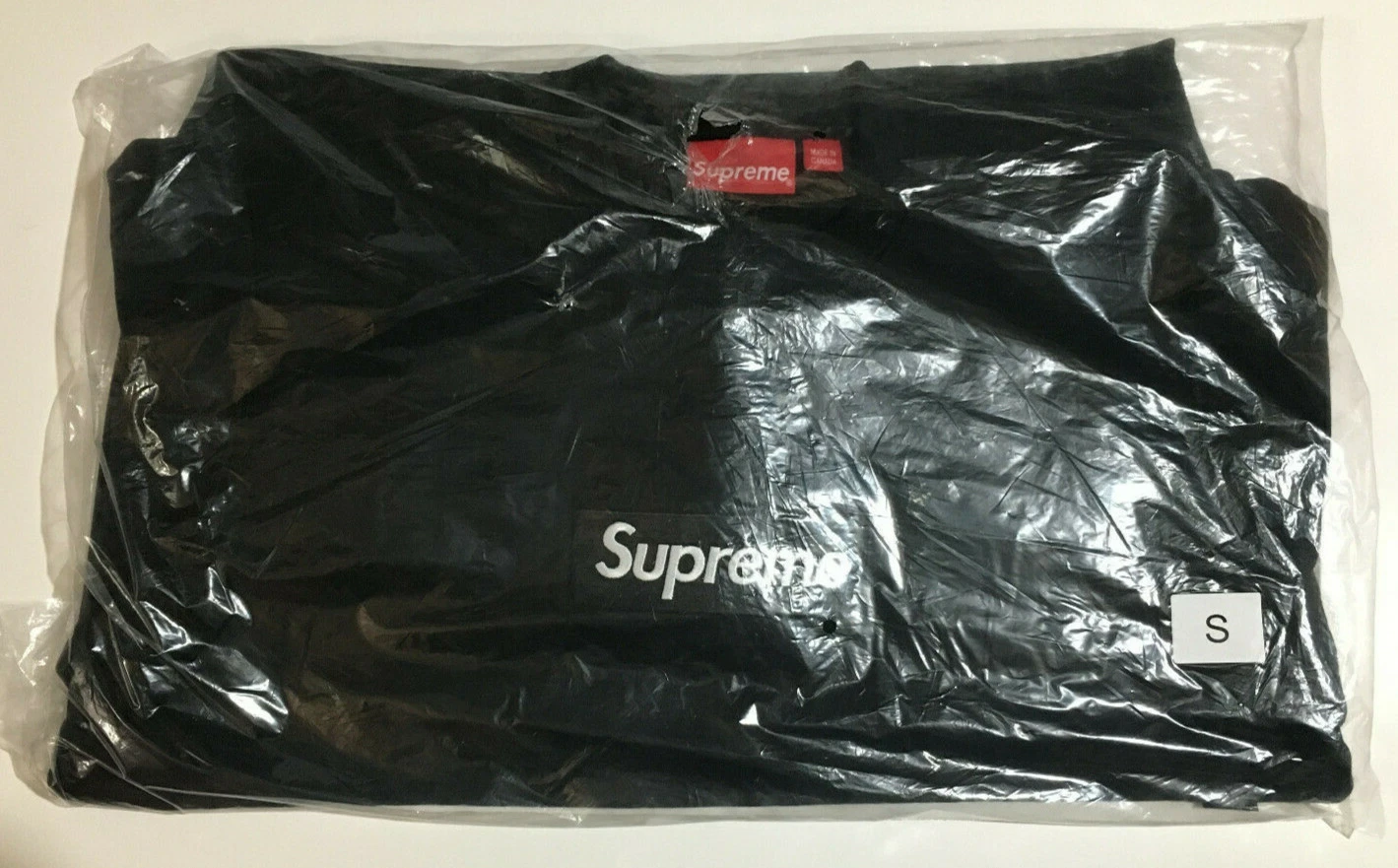 Col rond logo boîte suprême. Noir, FW18. Neuf, Deadstock, taille S