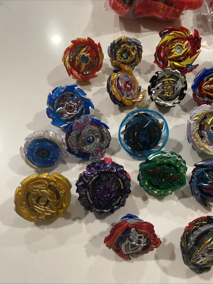 Lote masivo de Bayblades (28) Bayblades totales viene con variedad de accesorios tal cual Foto 2 de 4