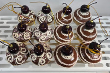 12 Possible Mark Roberts Chocolate Cupcake Ornaments Cherry Gold Glitter EUC