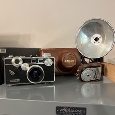 Argus C3 The Brick 35mm Film Camera 50mm Cintar Lens Handheld Flash Coronet 8