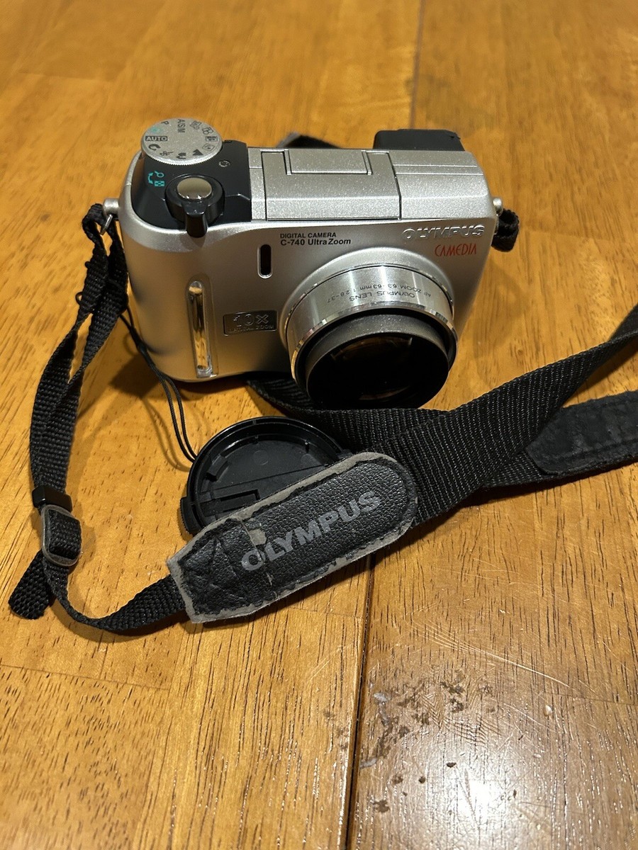 Olympus CAMEDIA C-740 Ultra Zoom 3.2MP Digital Camera