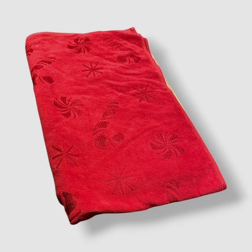 Martha Stewart Collection Red Candy Cane Carved Bath Towel, 30" x 54" - Picture 2 of 3