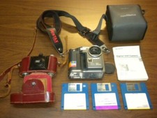 2 VINTAGE CAMERAS - LOT