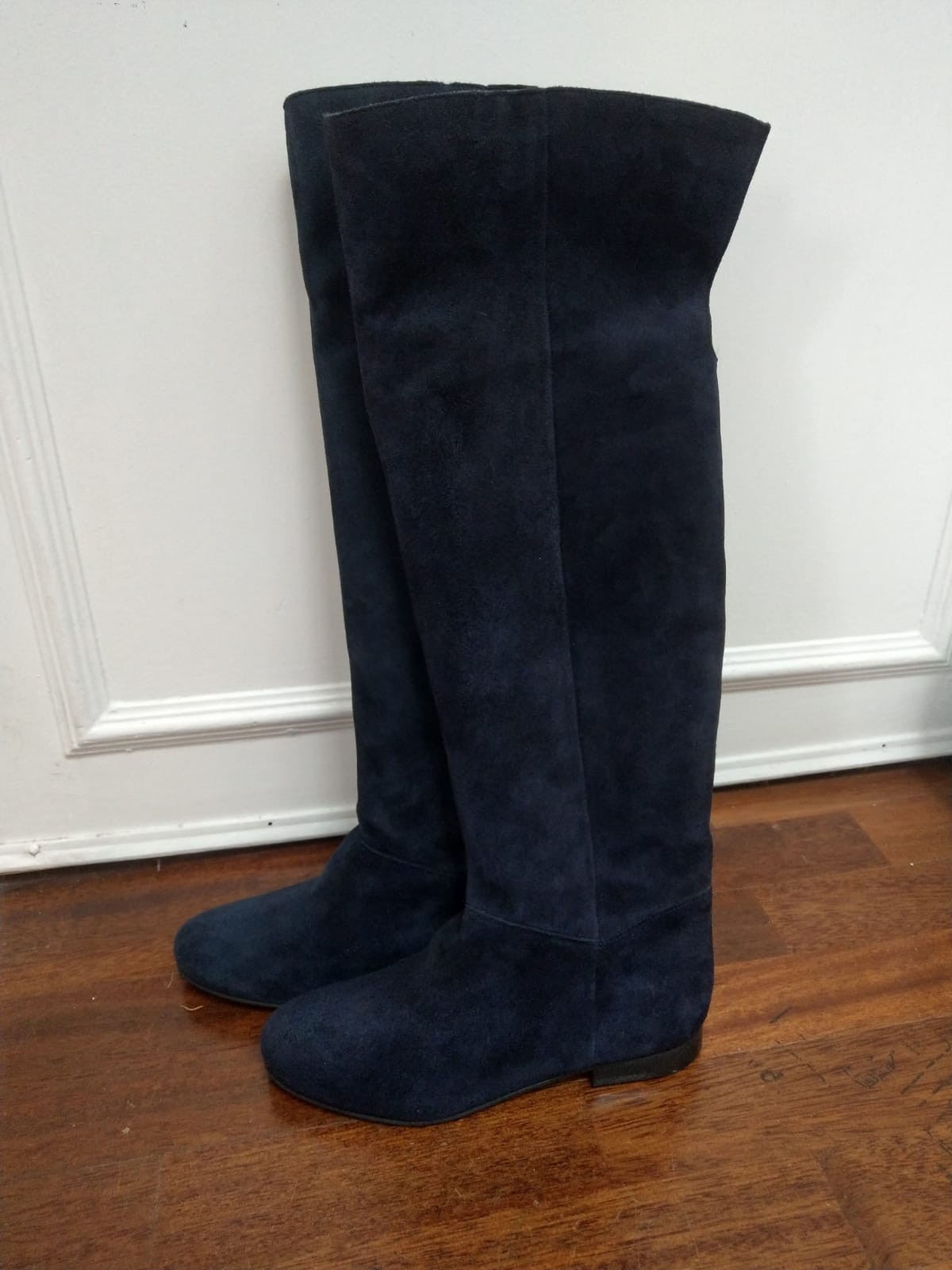 SAOLA Stivali piatti sopra il ginocchio scamosciati navy suola francese Jane Winkworth UK 4 mai indossati
